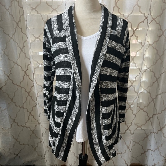 Women’s Daisy Fuentes Black White Striped Cardigan Size Small - Picture 1 of 8